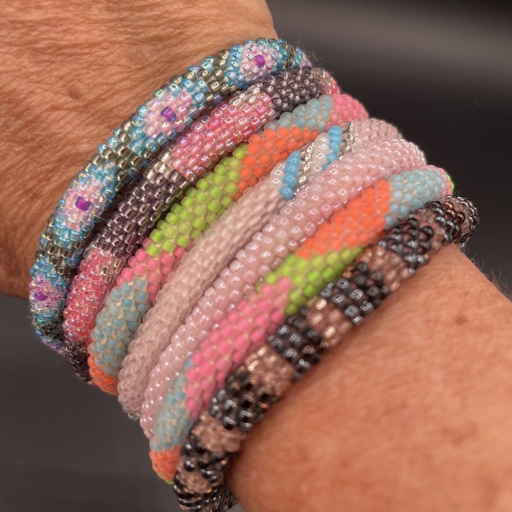 Lot Of 7 Lily And Laura Beaded Jewelry Bracelets Pink Black Day Glow Pastel
